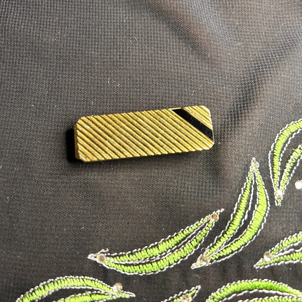 VTG Gold Tone Metal Money Clip, classic style. Unbranded